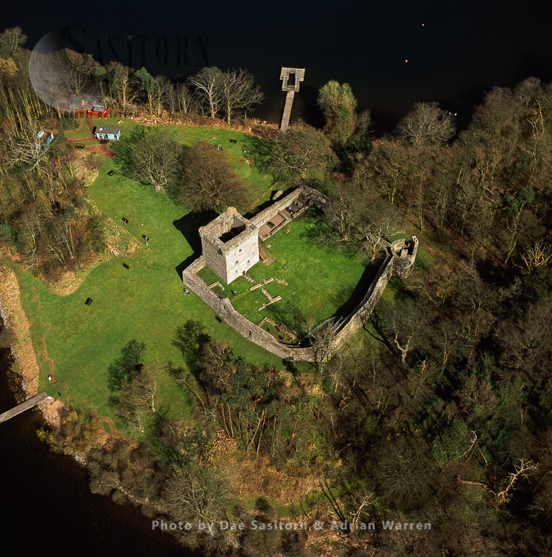 Loch Leven Castle (Lochleven Castle), a castle on an island in Loch Leven, Perth and Kinross