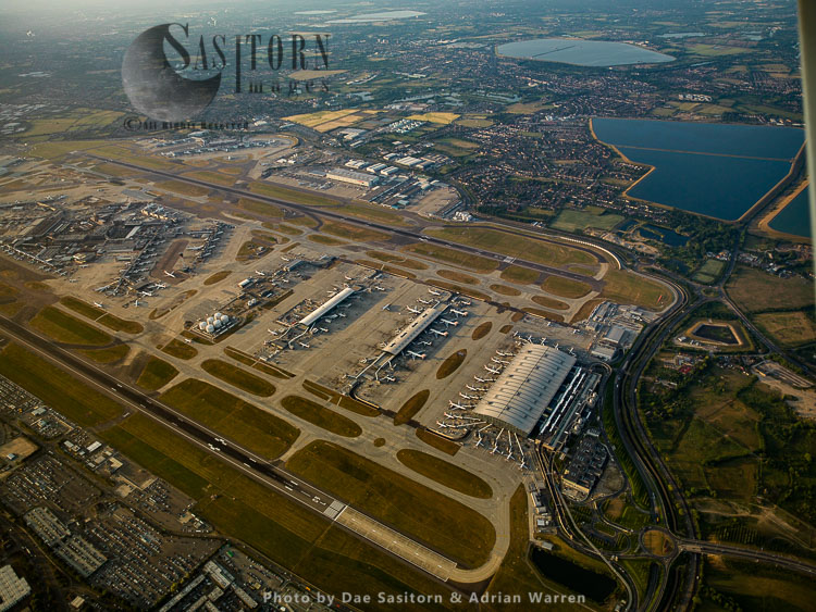 Heathrow Airport shows all Terminal 5, 3, 2, 1, Cargo and 4