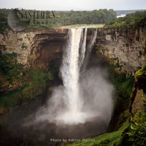 Kaieteur Falls in dry season, Potaro River, Kaieteur National Park, amazon rainforest, Potaro-Siparuni region of Guyana