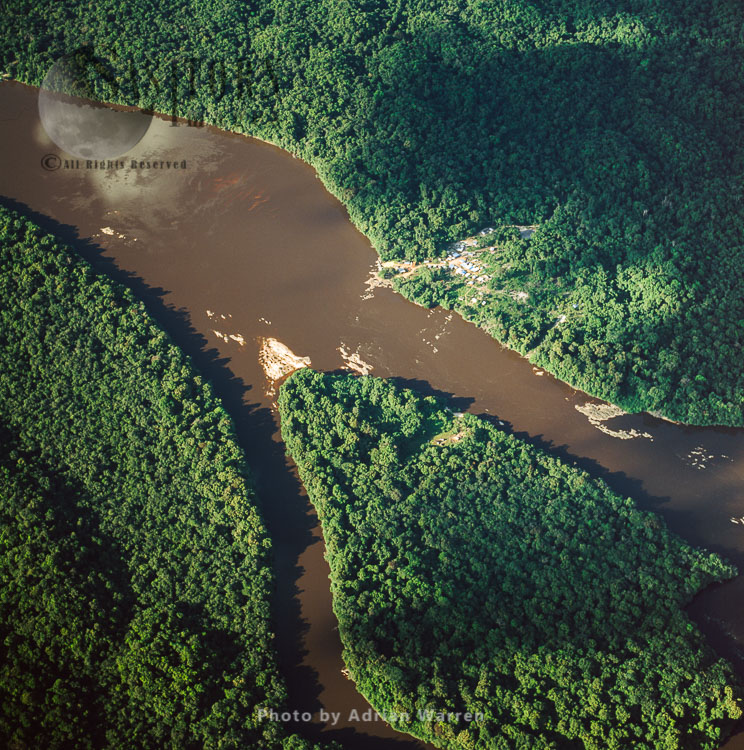 Mining Settlement Oranapai – Gold/Diamonds, on Lower Mazaruni River, with rainforest, Guyana