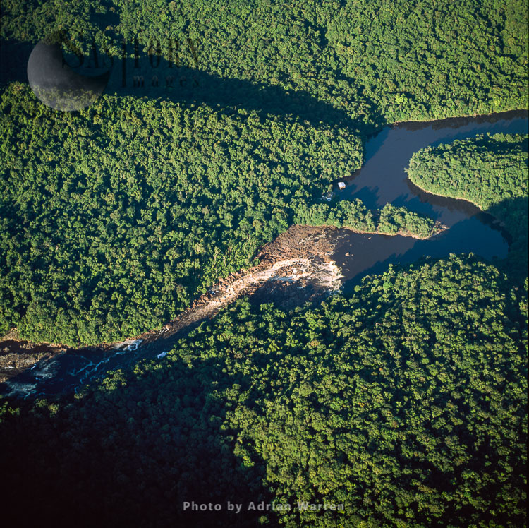 Lower Peaima Falls, Mazaruni and Dredger, on Lower Mazaruni River, with rainforest, Tumureng, Guyana