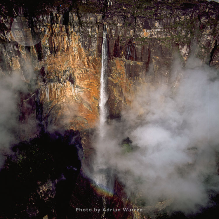 Angel Falls and Mount Auyantepui (Auyantepuy, Devil's Mountain), Tepuis, Venezuela, South Amrica