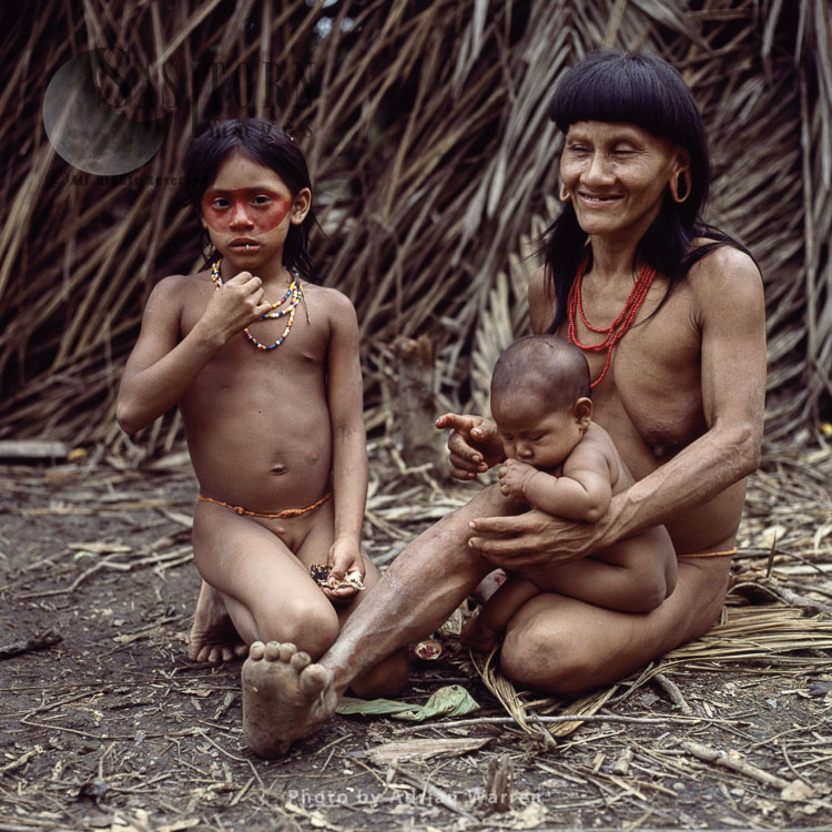 Waorani Indians, family, Rio Cononaco, Ecuador, 1983