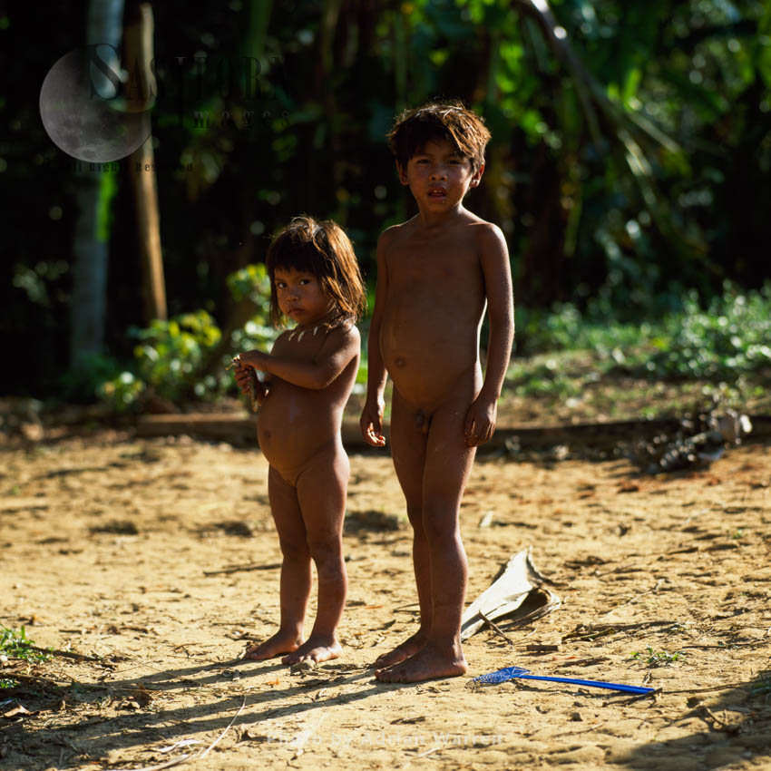 Waorani Indians: children, Riio Cononaco, Ecuador, 2002