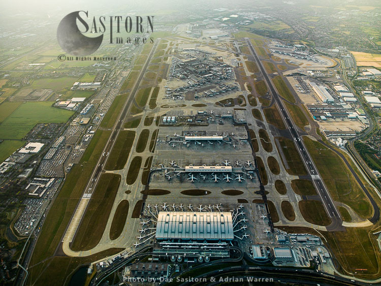 Heathrow Airport shows all Terminal 5, 3, 2, 1, Cargo and 4