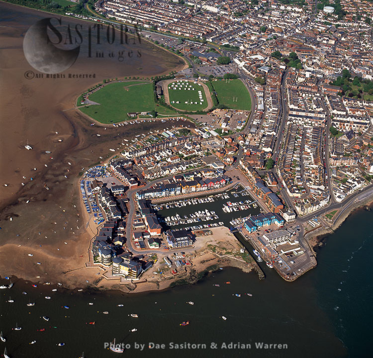 Exmouth, a port town, and seaside resort, on the east bank of the mouth of the River Exe
