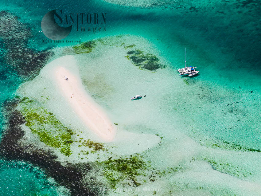 Boats and sandy area between Muerto and Nrdisqui islands,  Los Roques archipelago, Caribbean Sea, Venezuela
