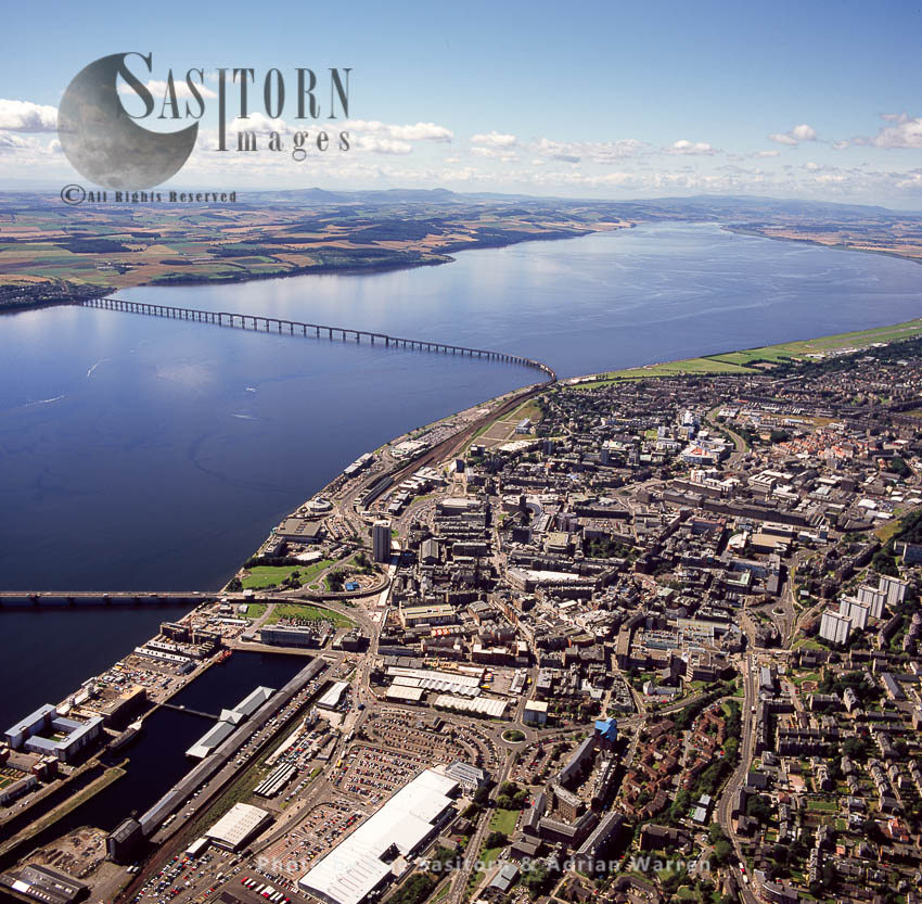Dundee, on the north bank of River Tay's estuary, Lowlands, Scotland