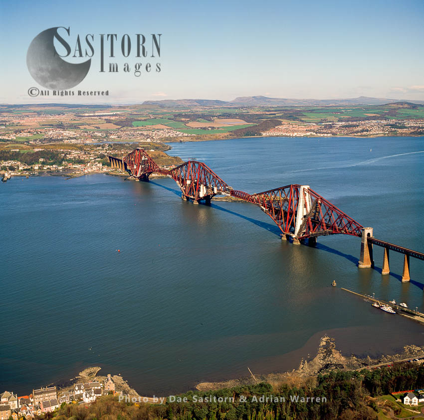 The Forth Bridge, a cantilever, railway bridge over the Firth of Forth in the east of Scotland, Lowlands, Scotland