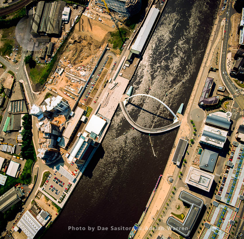 Gateshead Millennium Bridge, Newcastle-upon-Tyne, on the River Tyne,  North East England