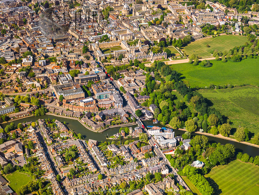 The River Thames and city of Oxford, with road leading to University of Oxford, Oxfordshire