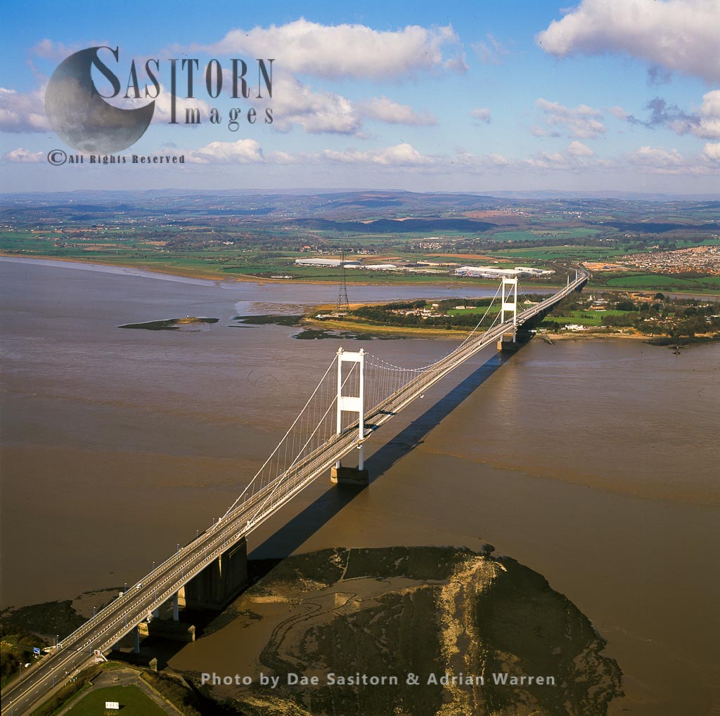 Severn Bridge, spans the River Severn and River Wye between Gloucestershire and Chepstow
