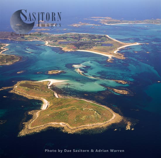 Samson wih Tresco across the water, Isles of Scilly
