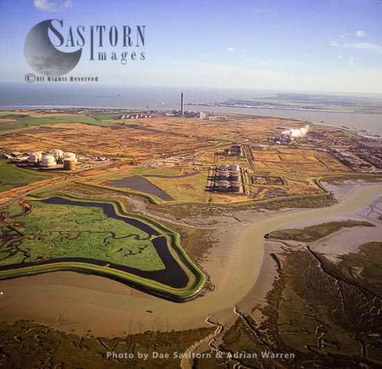BP oil refinery, Wallend, Isle of Grain, Estuary of the River Thames, Kent