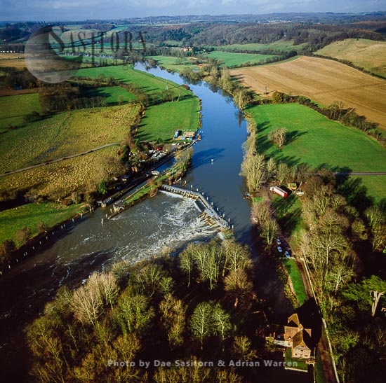 Marpledurham Lock and Weir on the River Thames, Marpledurham  near Reading, Oxfordshire