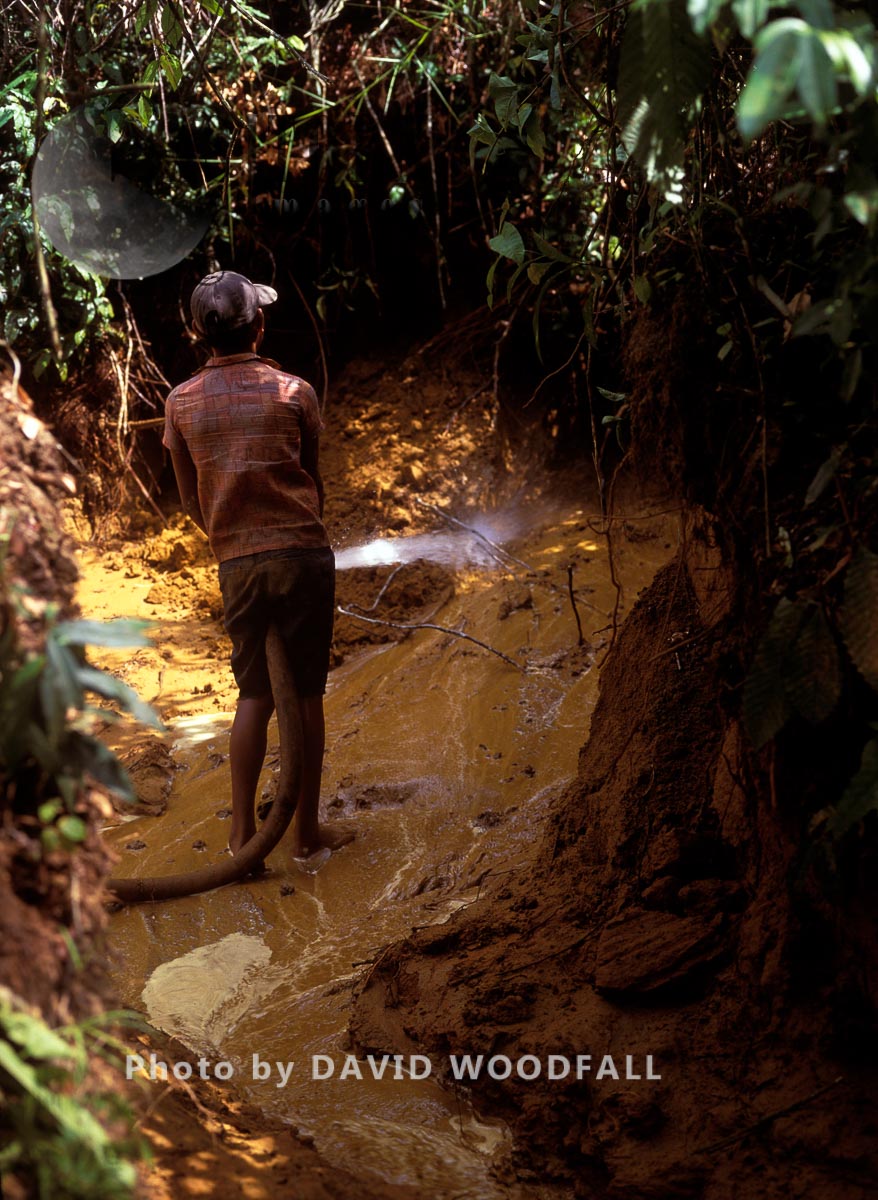Goldmining with child labouring